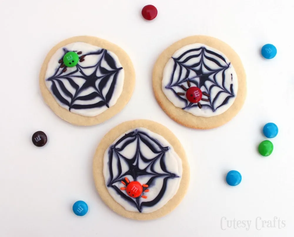 M&M's Spider Cookies - A fun Halloween dessert!