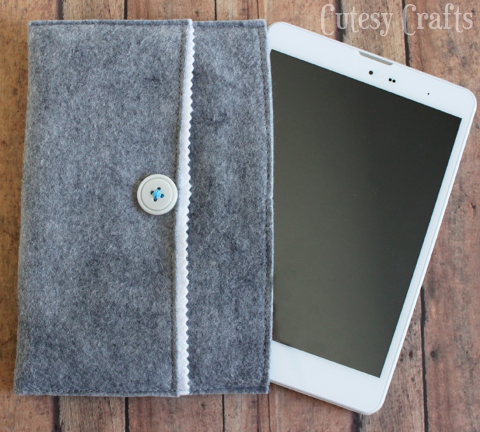 Stay organized with this awesome tablet that comes with T-Mobile FREE data! Plus make your own felt sleeve for it! #TabletTrio #shop #cbias