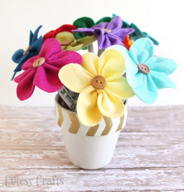 Felt Flower Pen Bouquet - Teacher Gift - Cutesy Crafts