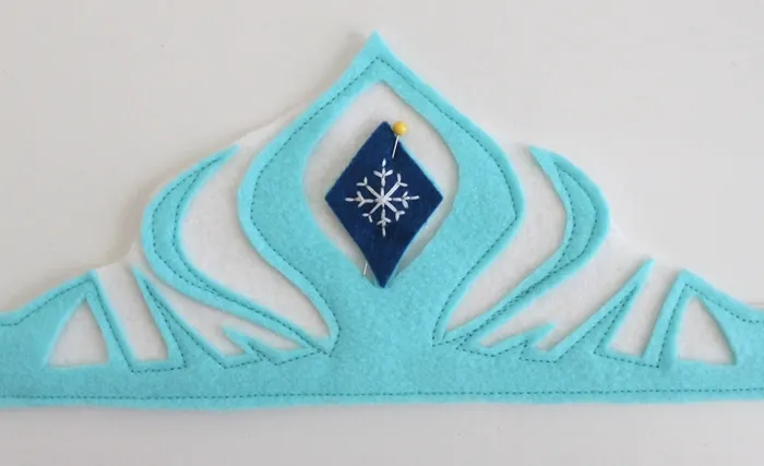 DIY felt Elsa crown with free template!