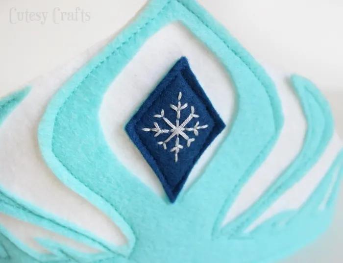 DIY felt Elsa crown with free template!