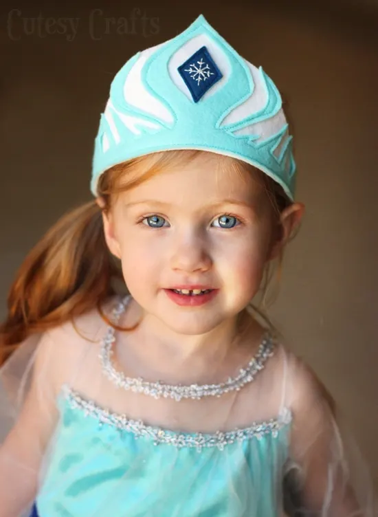 DIY felt Elsa crown with free template!