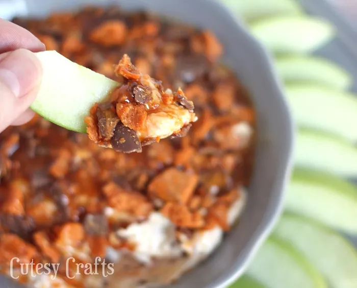 BUTTERFINGER® Apple Dip Recipe #ReinventSweet #ad