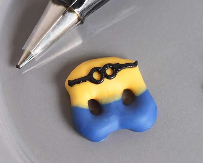 minions-movie-pretzels04