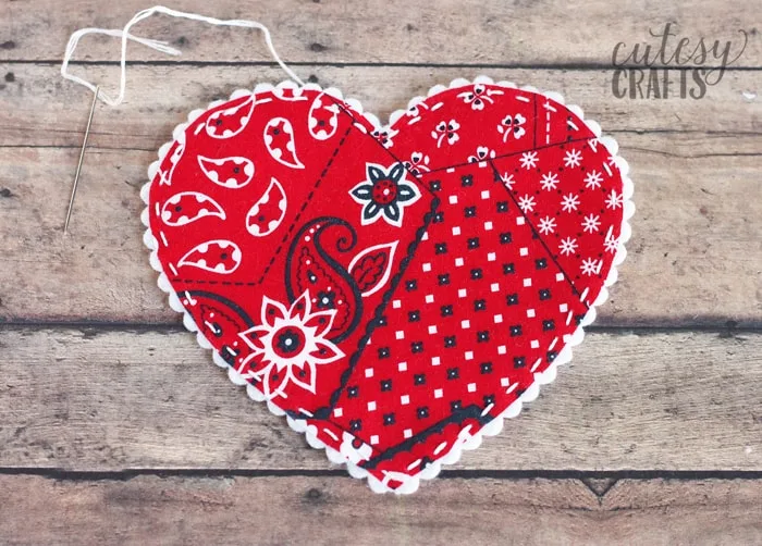 Fabric Heart Garland - A cute valentine craft idea!