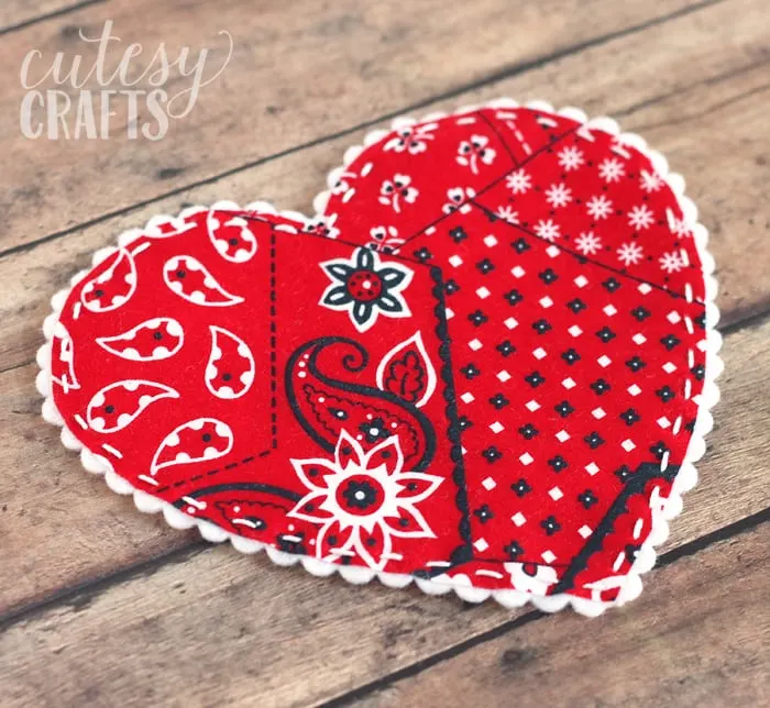 Fabric Heart Garland - A cute valentine craft idea!