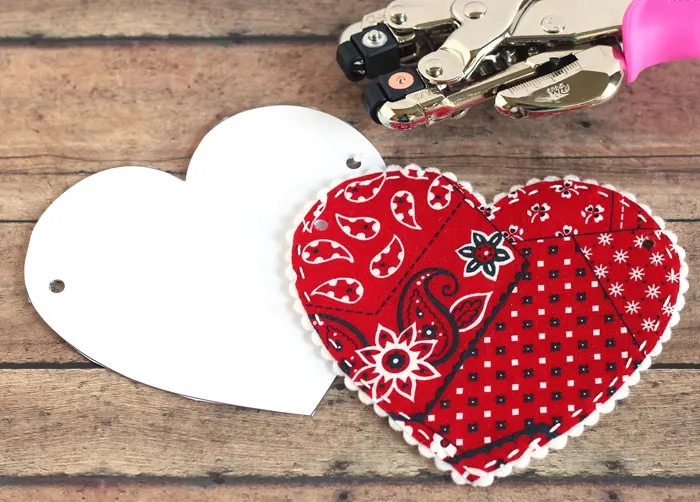 Stitched Felt Hearts - Crafty Chica