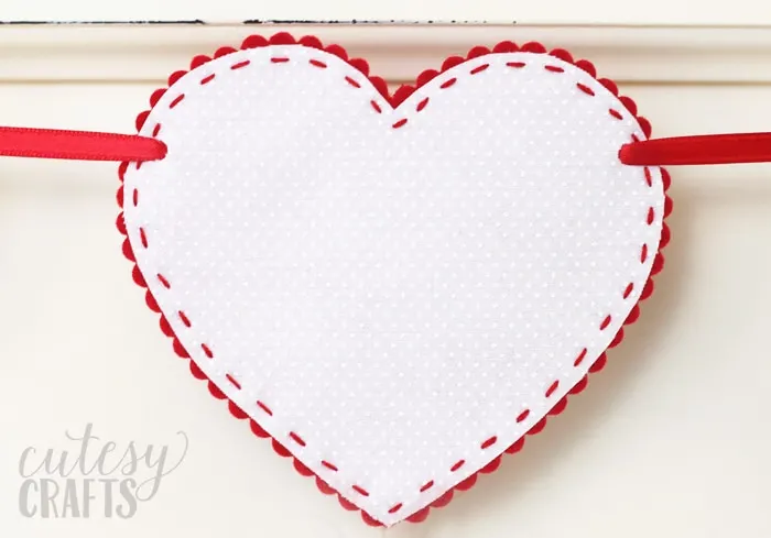 Fabric Heart Garland - A cute valentine craft idea!