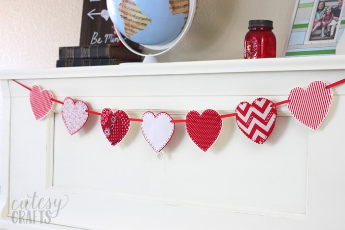 Fabric Heart Garland - A cute valentine craft idea!