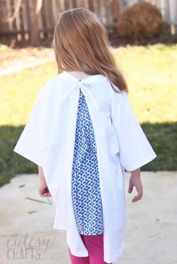 Make these cute art smocks from a t-shirt. - Great for an art party!