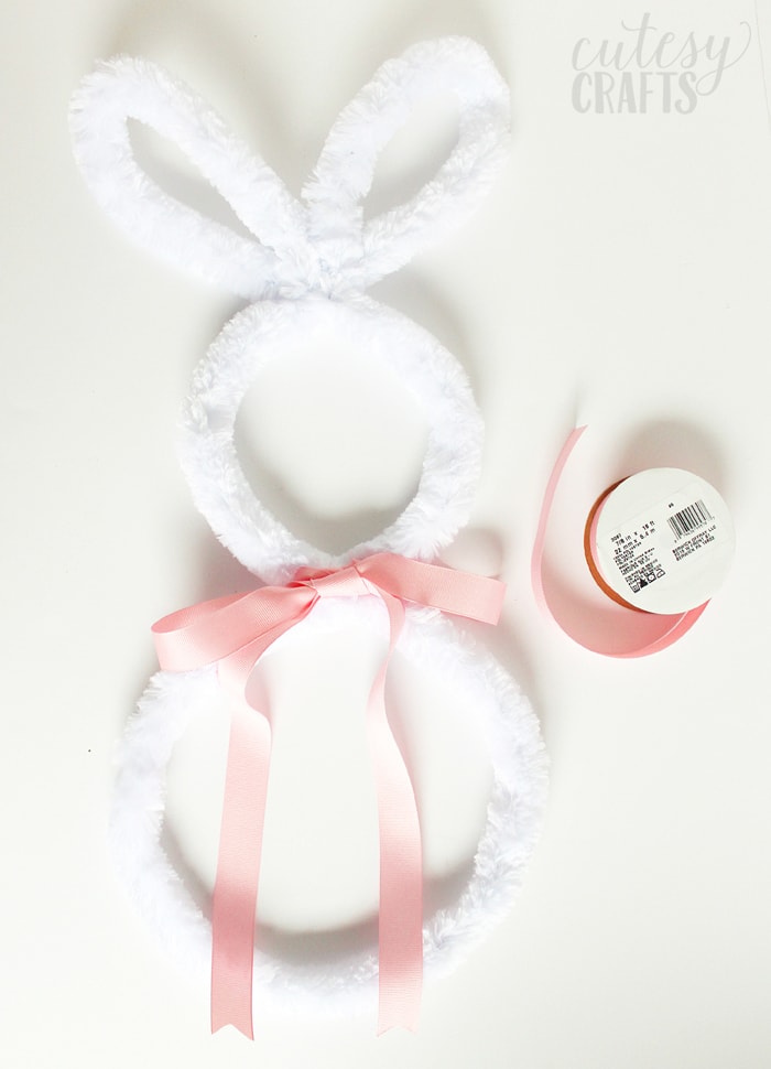 Easter Craft - Make a bunny out of a giant pipe cleaner to make a cute wreath or wall hanging.