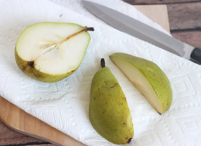 sliced pear