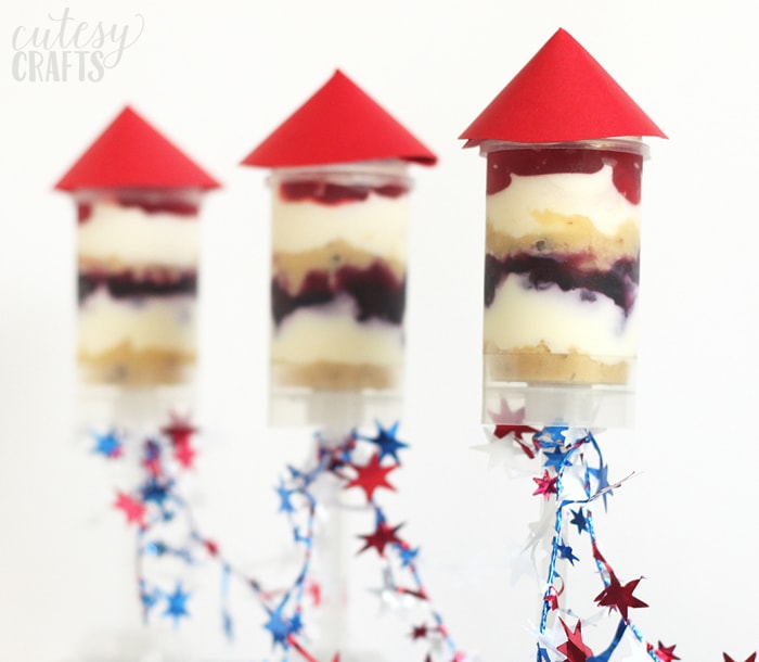 Rocket Cheesecake Push Pops - A perfect 4th of July dessert!