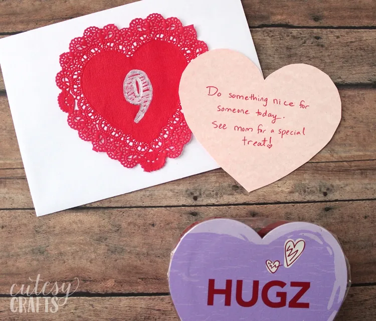 Easy Valentine's Day Craft - Savvy Sassy Moms