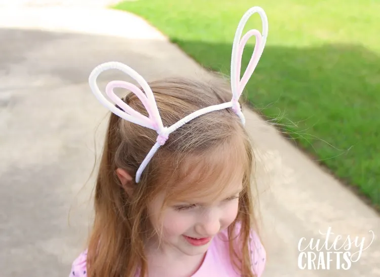 Kids Easter Craft - Pipe Cleaner Bunny Ears