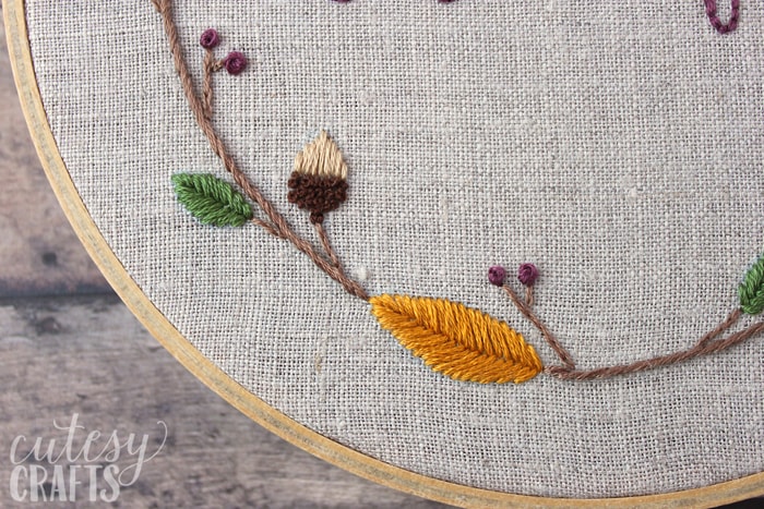 Thanksgiving Embroidery Pattern by Cutesy Crafts - a free embroidery pattern perfect for Thanksgiving! #Thanksgiving #ThanksgivingCrafts #ThanksgivingCraftIdeas #EmbroideryPattern #Embroidery #EmbroideryHoop #Fall #autumn