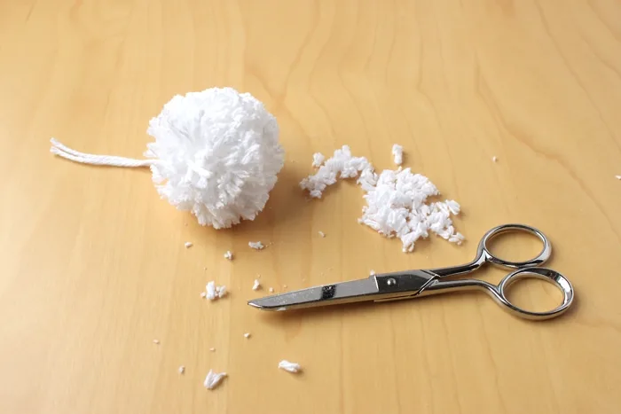 how to make a pom pom