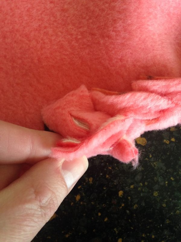 How to Make A No Sew Blanket (Fleece Tie Blanket) Cutesy Crafts