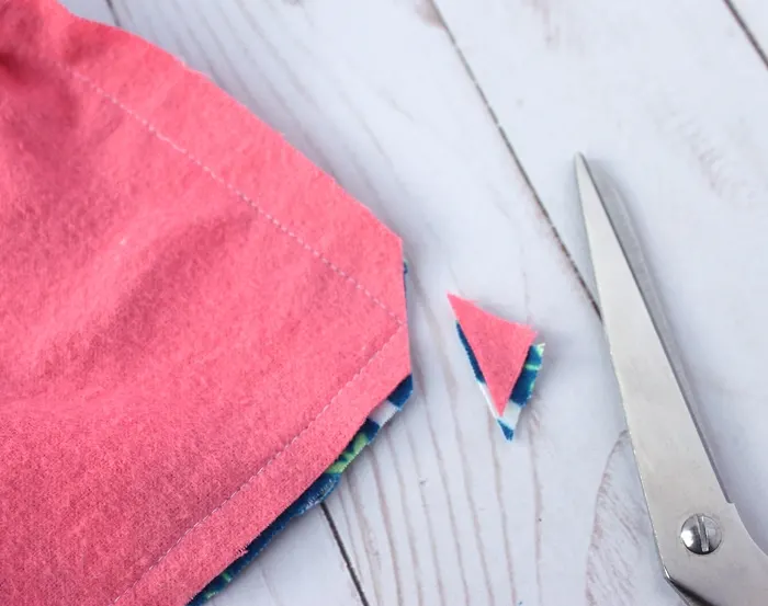 How to make a blanket for a baby out of flannel.