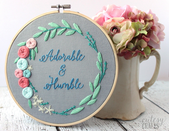 Free Embroidery Pattern to Download - Floral Wreath