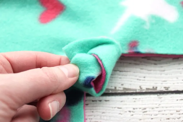 How to Make a Tie Blanket from Fleece