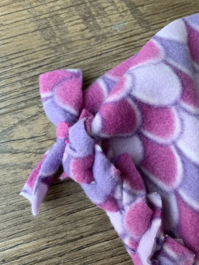 No-Sew Fleece Mermaid Tail Blanket Pattern - Cutesy Crafts