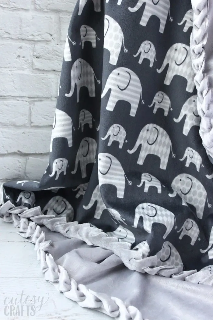 How to make a fleece blanket - easy no sew fleece blanket