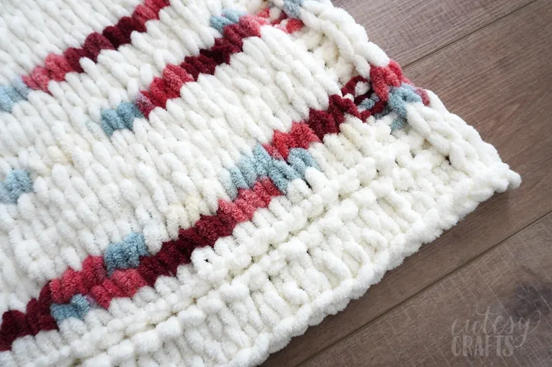 Finger knit loop online yarn blanket