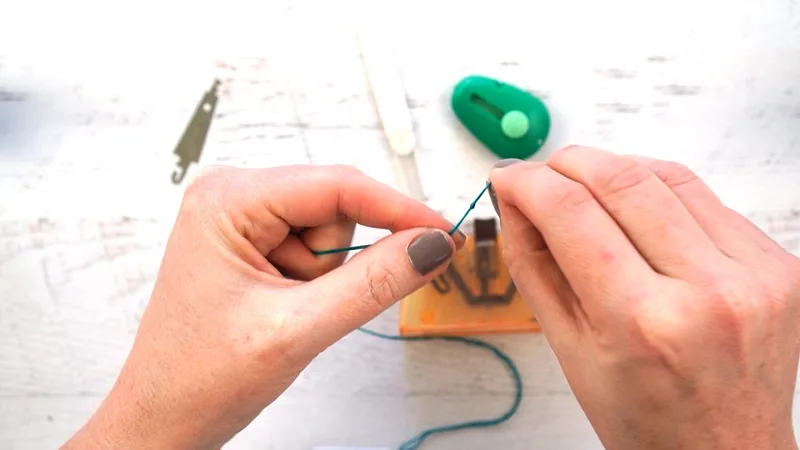 How to Easily Thread 6 Strands of Embroidery Floss on a Needle - Cutesy  Crafts