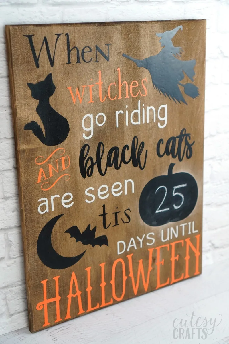 Cricut Halloween Decoration - Chalkboard countdown with free Halloween svg cut file.