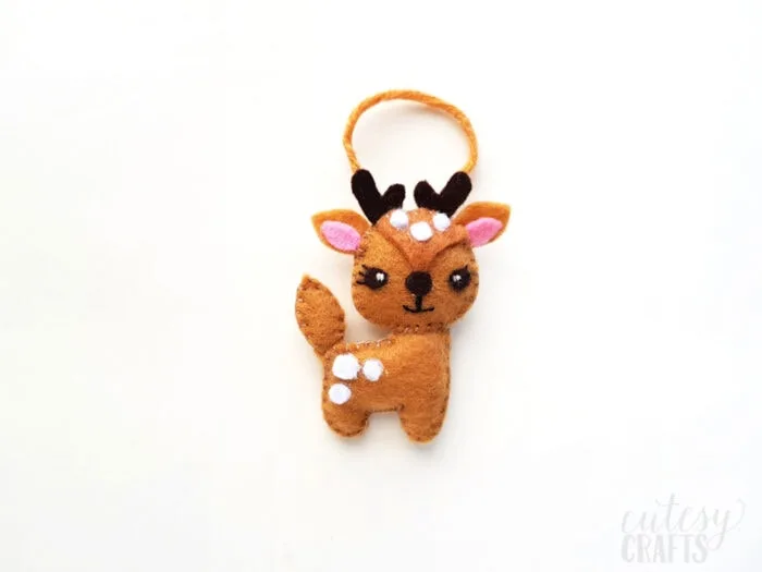 Felt Deer Christmas Ornament with Free Pattern