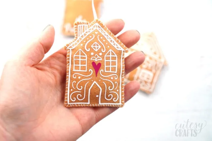 Cricut Felt Gingerbread House Ornaments - Cutesy Crafts