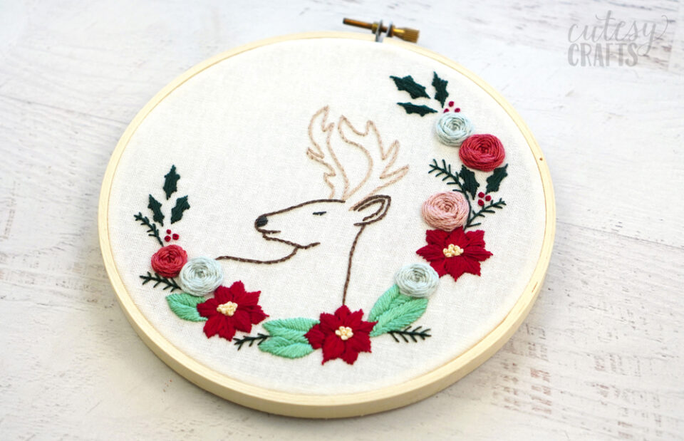 Free christmas deer embroidery pattern  cutesy crafts