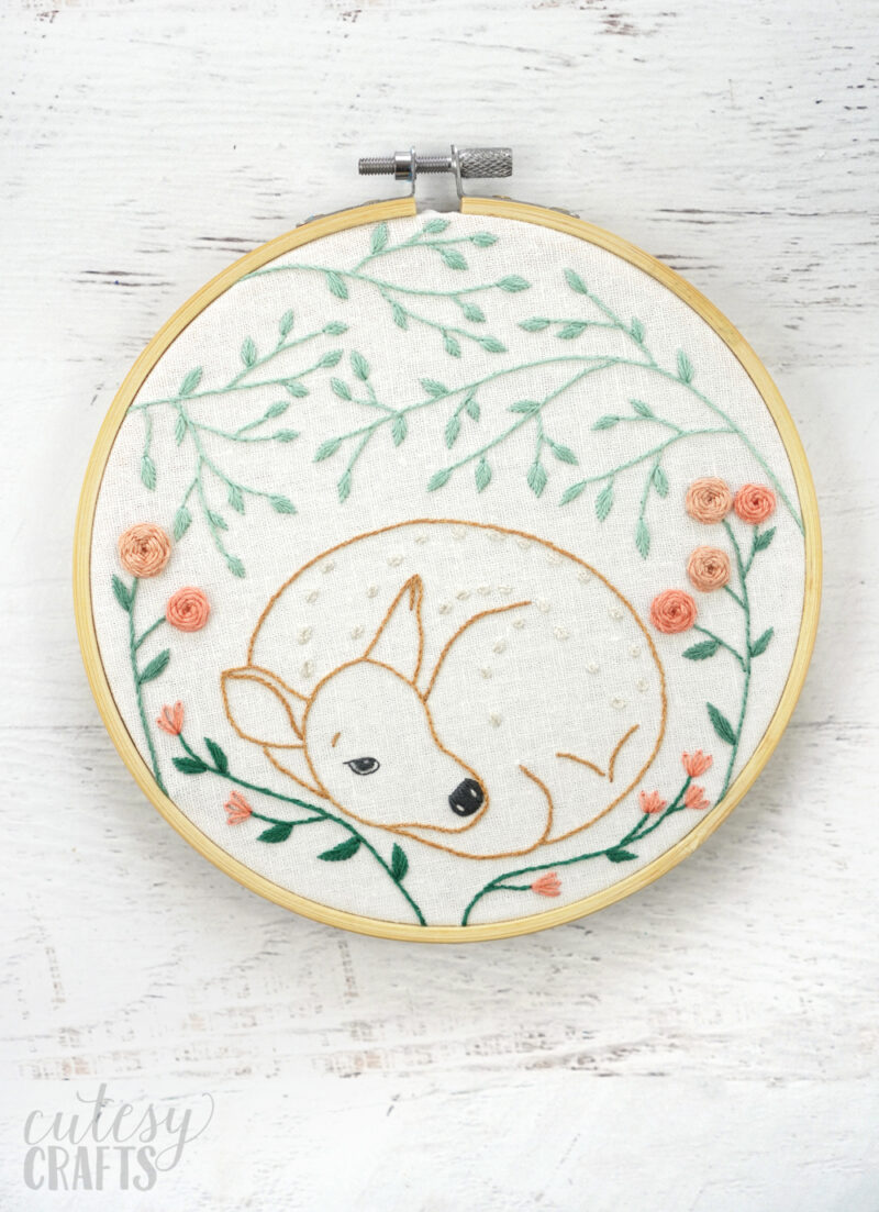 Baby deer embroidery pattern with free download.