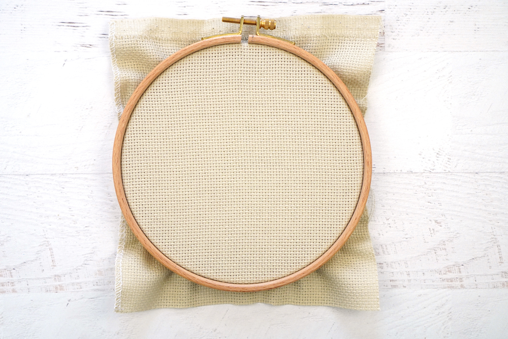 how to cross stitch using an embroidery hoop